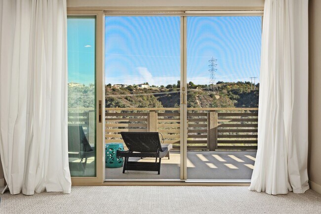 Building Photo - Beautiful 5 bedroom home in Heart of Carmel Valley