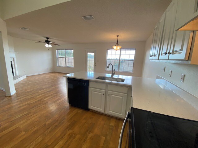 Building Photo - 120 Vivian Loop