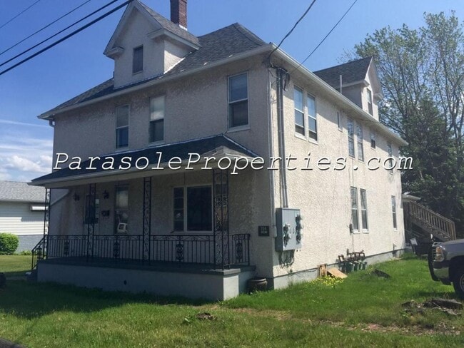 Building Photo - 704 Cooney St