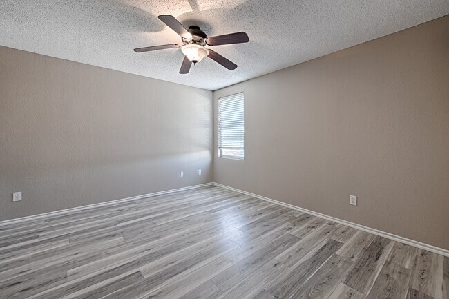 Building Photo - 5909 Thoroughbred Trail