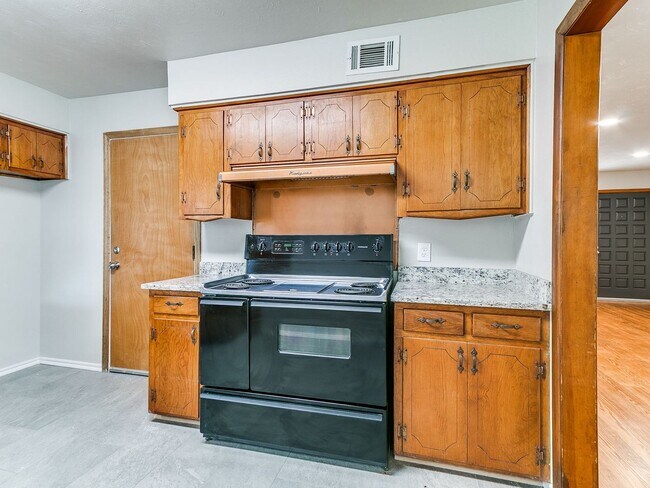 Building Photo - 721 E Bouse Dr