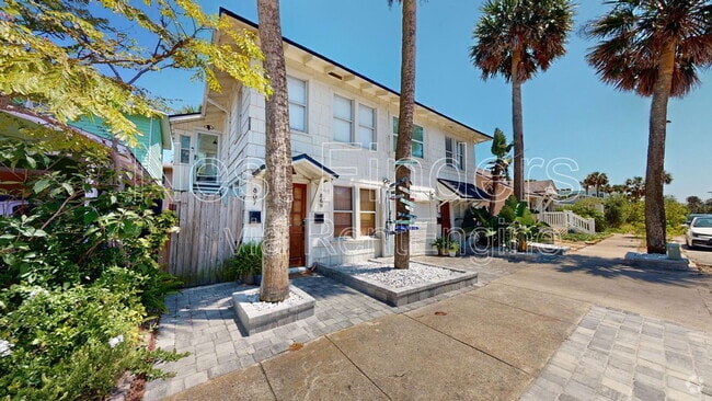 Building Photo - 807 2nd St S