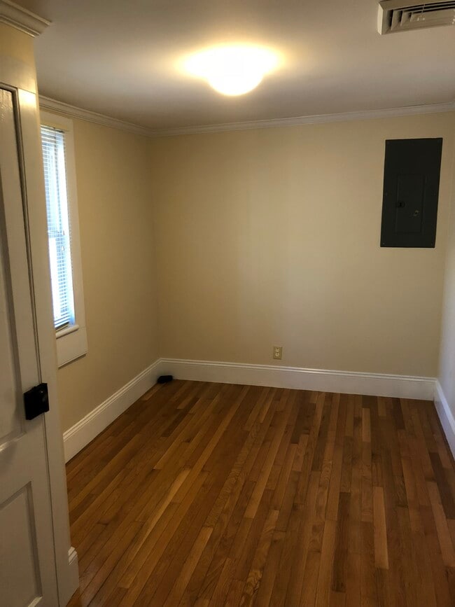 Building Photo - 681 Kinderhook Pike