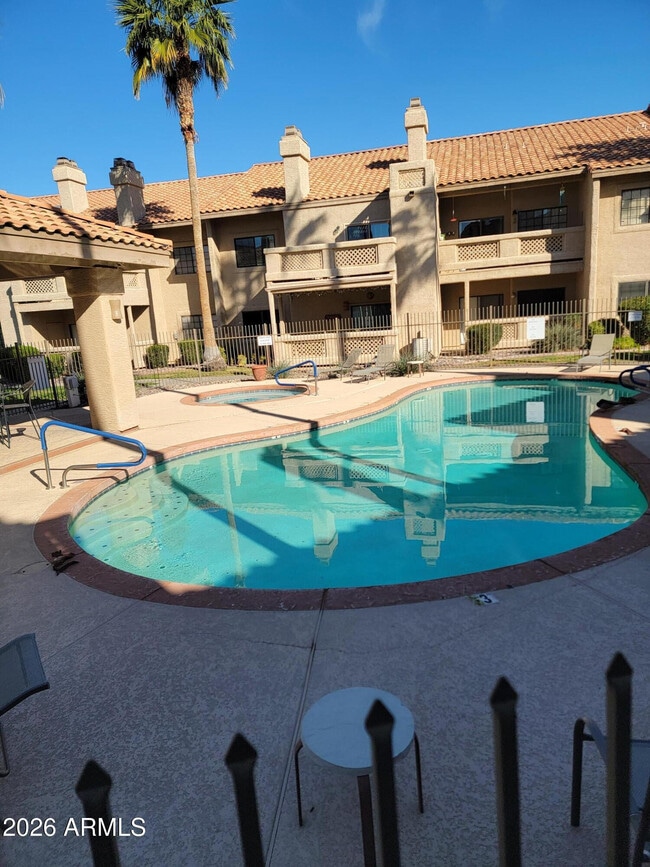 Building Photo - 930 N Mesa Dr