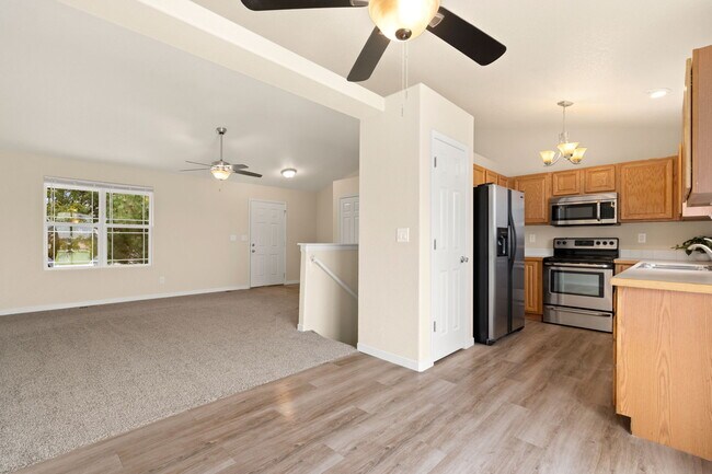 Building Photo - 3761 Mt Flora St