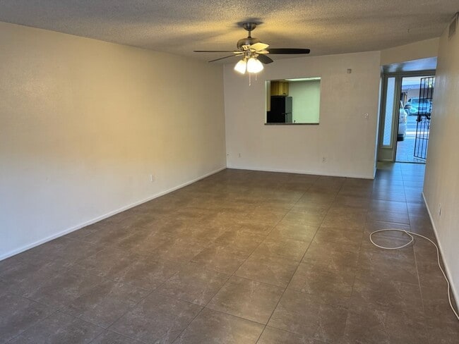 Building Photo - 2 bedroom townhome in Phoenix