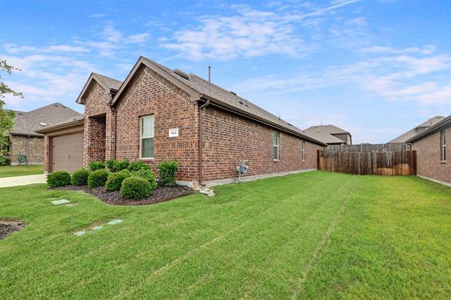 Building Photo - 314 Red Oak Dr