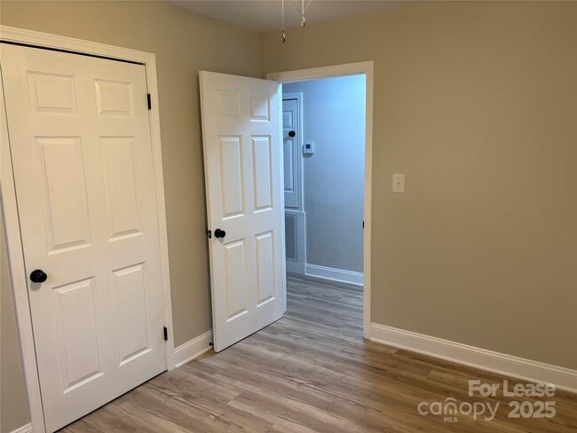 Building Photo - 1222 Long Shoals Rd