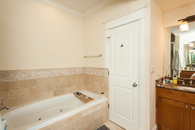 Building Photo - 2708 N Lehmann Ct