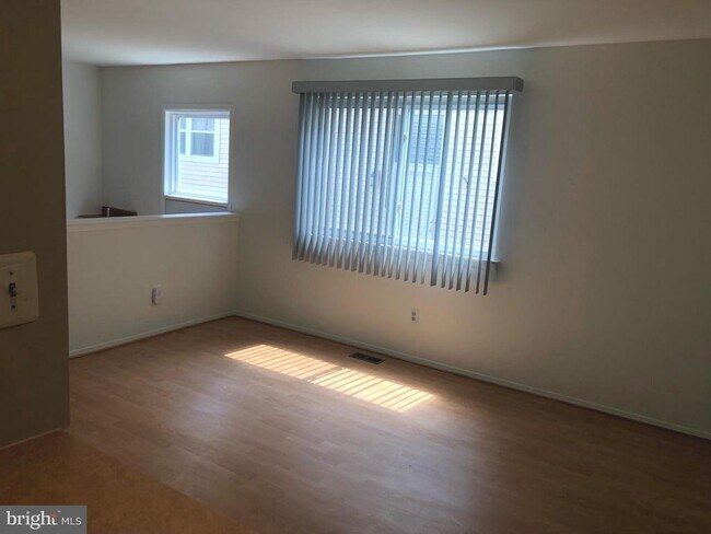 Building Photo - 9244 Jamison Ave