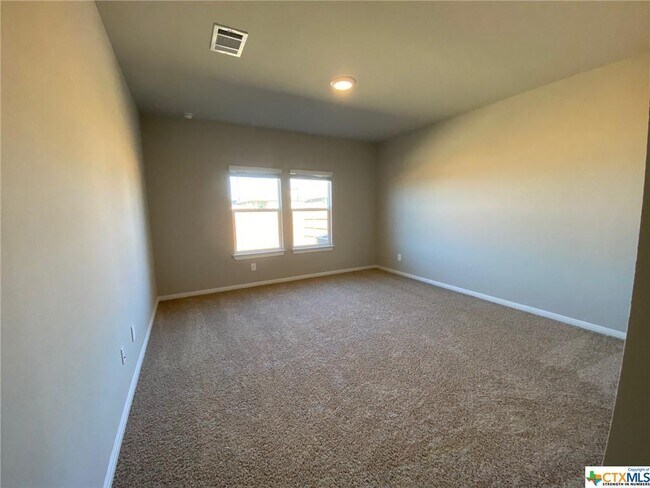 Building Photo - 154 Solitude Dr