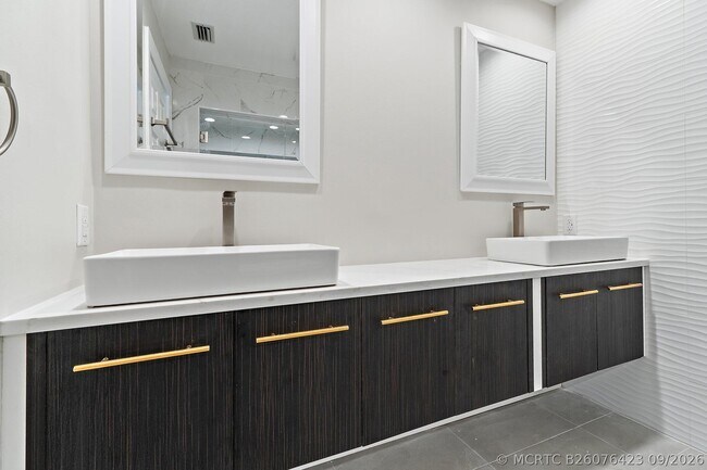 Building Photo - 624 Southwind Cir