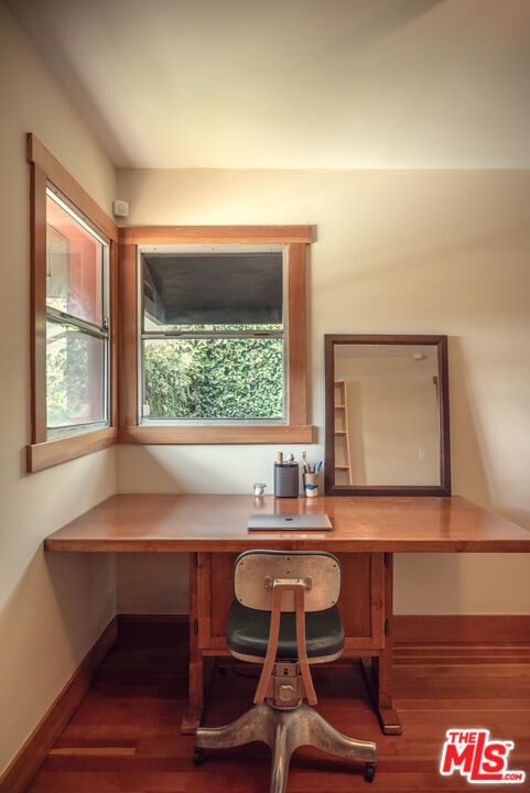 Building Photo - 1480 N Mentor Ave