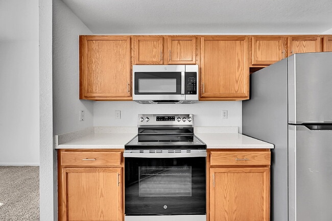 Building Photo - $1,900 - 2 Bed, 2 Bath Condo in Aurora with AC and In Unit Laundry!