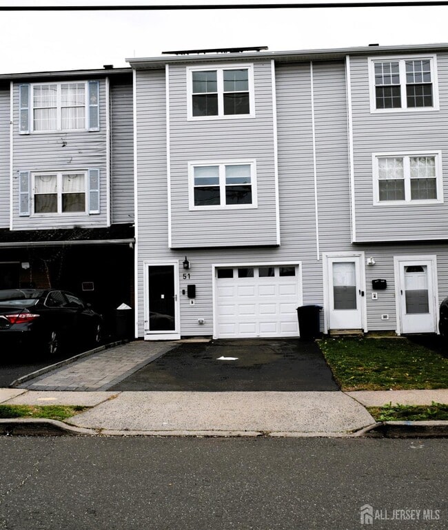 Building Photo - 51 Larch St