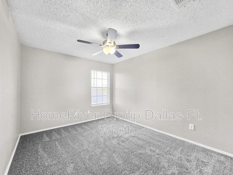 Building Photo - 2215 Green Mere Dr