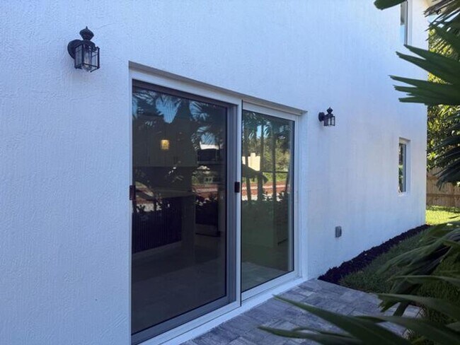 Building Photo - 501 El Prado