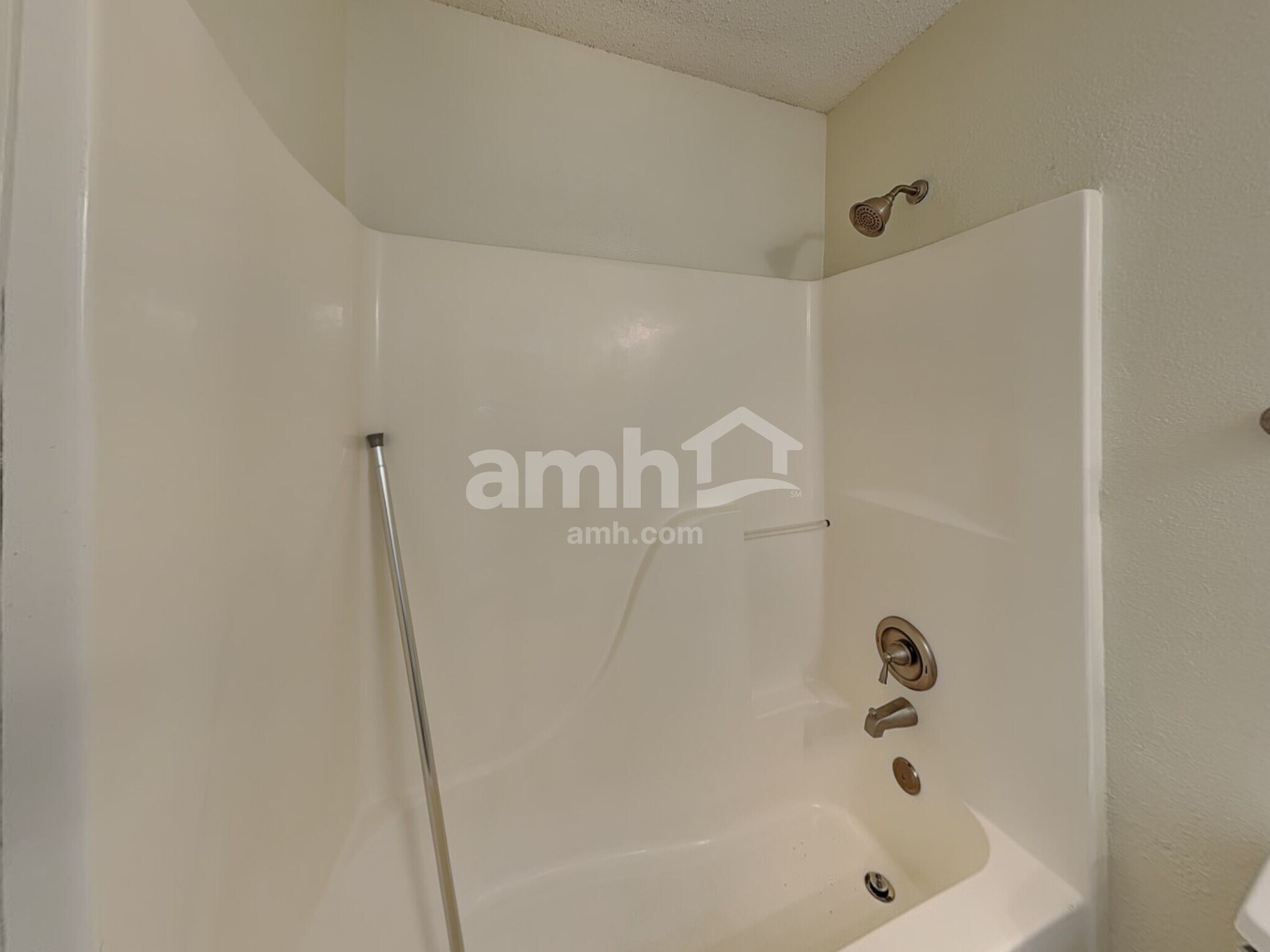 Building Photo - 528 Woodfield Cir