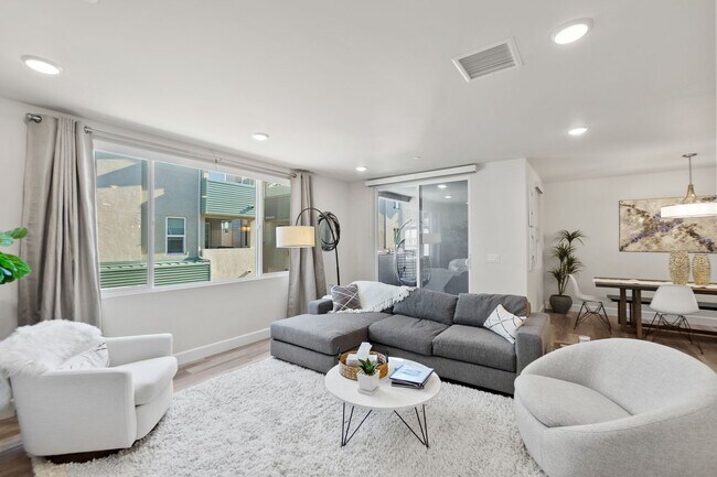 Building Photo - Available February! Upscale Carlsbad Townhome - 2 Blocks to the beach