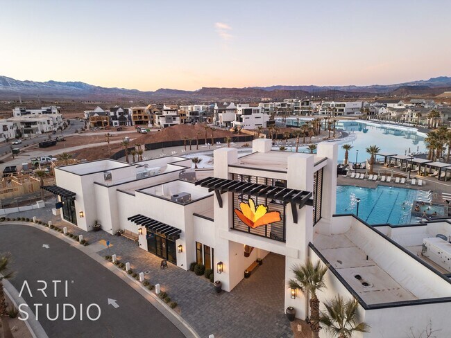 Building Photo - 3 Bedroom, 2.5 Bathroom Townhome in Auburn...