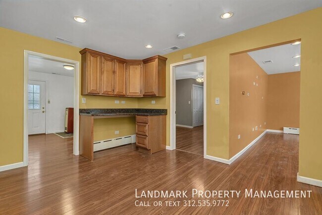 Building Photo - 6 E Eureka Dr