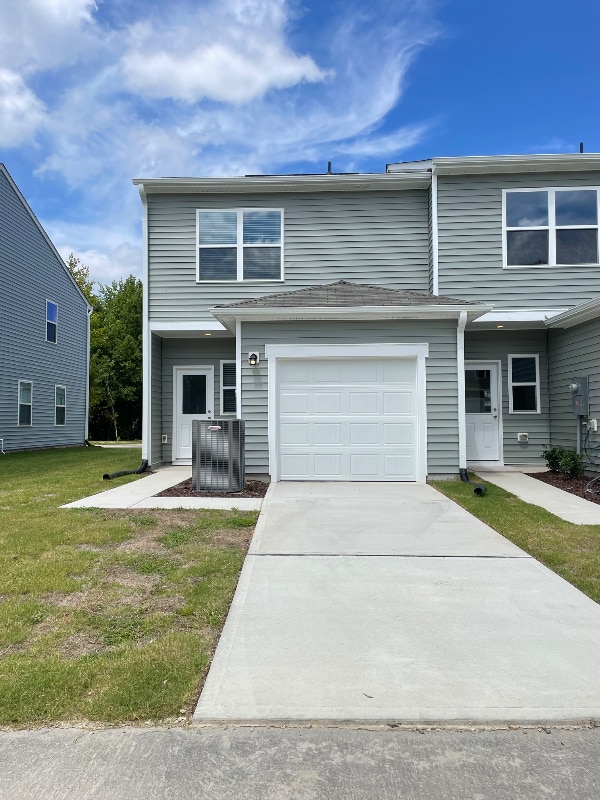 Building Photo - 2111 Gln Xing Dr