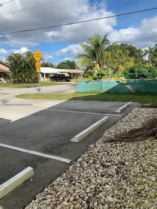 Building Photo - 200 NE 45th St