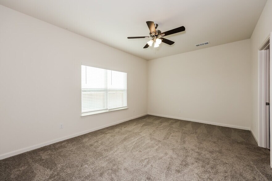 Building Photo - 9609 Klondike Dr