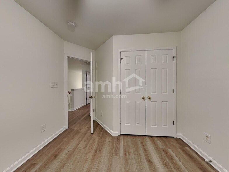 Building Photo - 2601 Trailwood Hills Dr