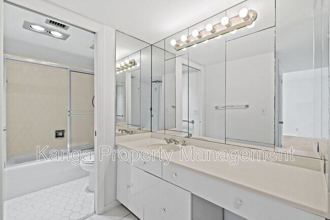 Building Photo - 2425 Presidential Way