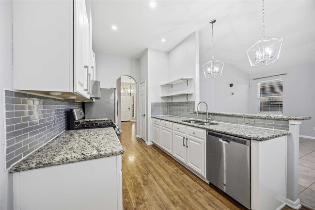 Building Photo - 1029 Riverwood Dr