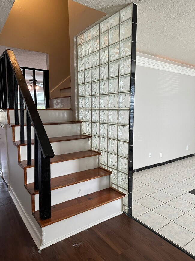 Building Photo - 7305 S Gessner Rd