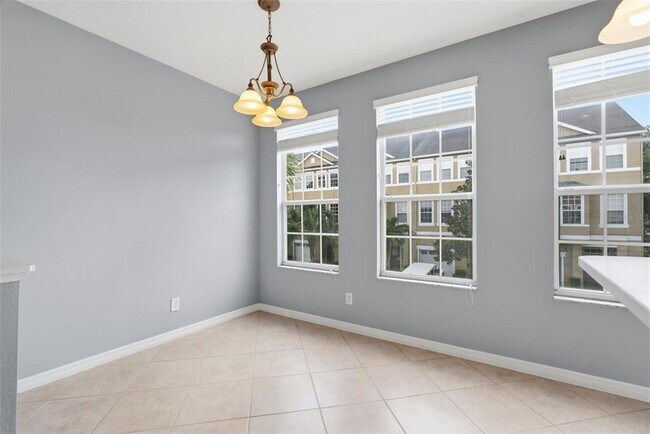 Building Photo - 3011 Pointeview Dr