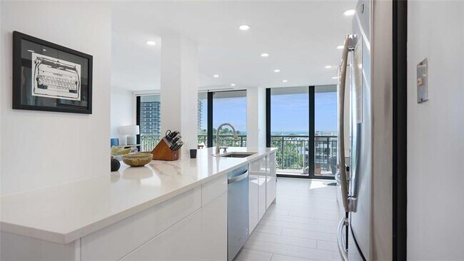 Building Photo - 3031 N Ocean Blvd