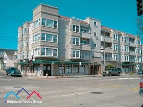 Building Photo - Spacious 3 Bedroom 2 Baths Corner Condo