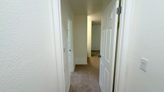 Building Photo - 1013 Woodside Rd