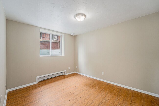 Building Photo - AVAILABLE FOR IMMEDIATE MOVE IN