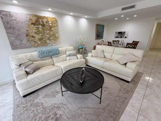 Building Photo - 5300 NE 24th Terrace