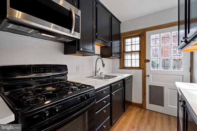 Building Photo - 1403 K St SE