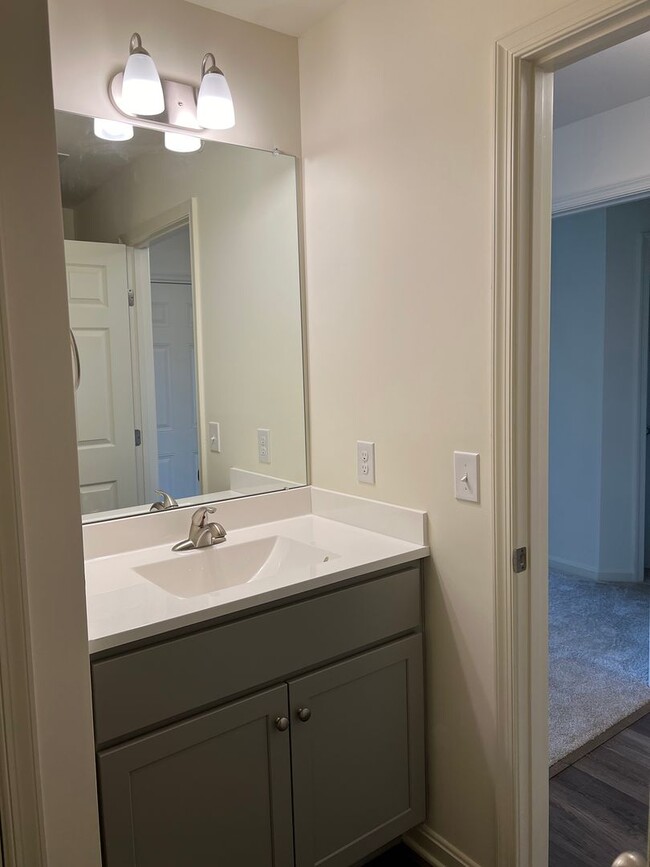 Building Photo - YEAR-ROUND RENTAL - 2 BED 2 BATH CONDO - U...