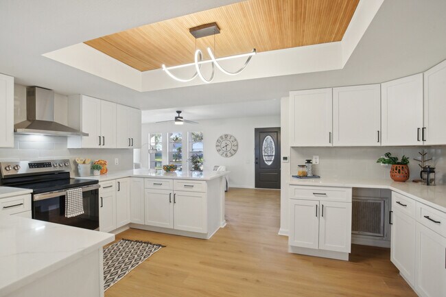Building Photo - 3911 King Dr