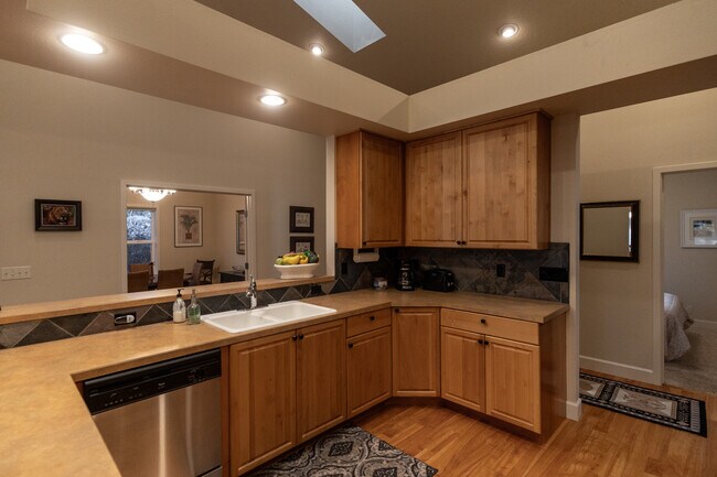 Building Photo - 2412 S Marypost Ave