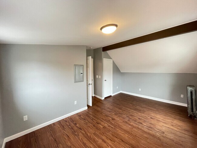 Building Photo - 37 Grove St