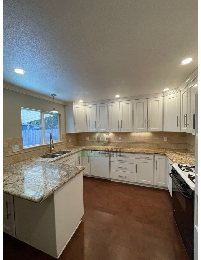 Building Photo - 533 Arrowhead Ct