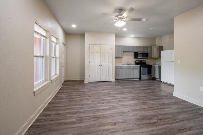 Building Photo - 878 4th St SE