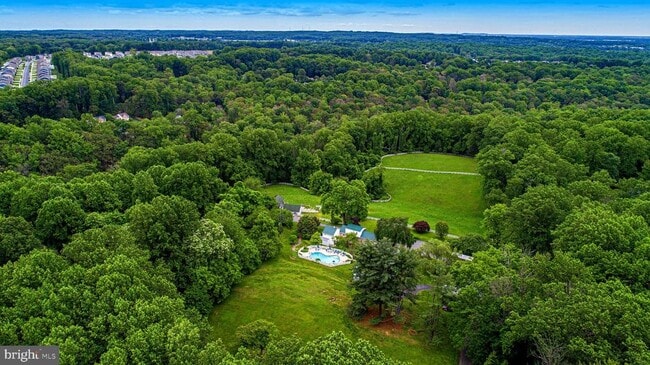 Building Photo - 607 E Wheel Rd