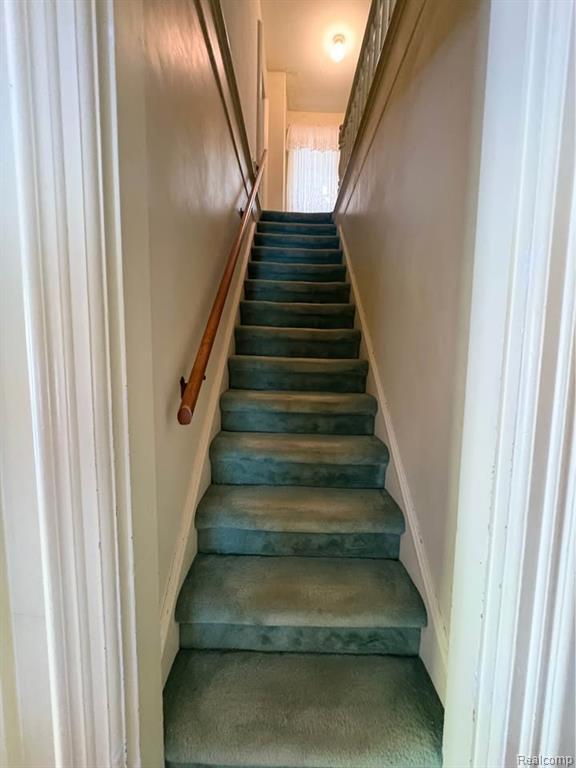 Building Photo - 426 E 4th St