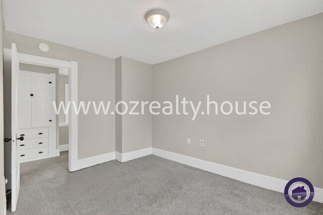 Building Photo - 3725 Hoiles Ave