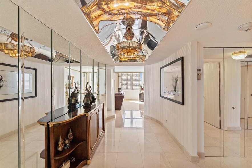 Building Photo - 1920 S Ocean Dr