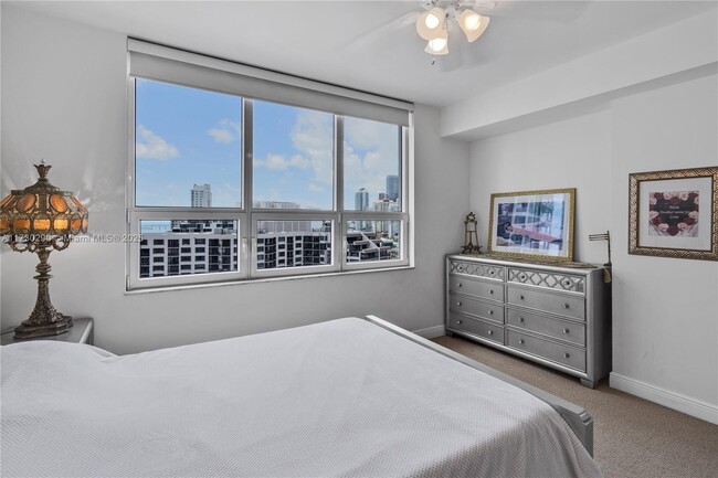 Building Photo - 848 Brickell Key Dr